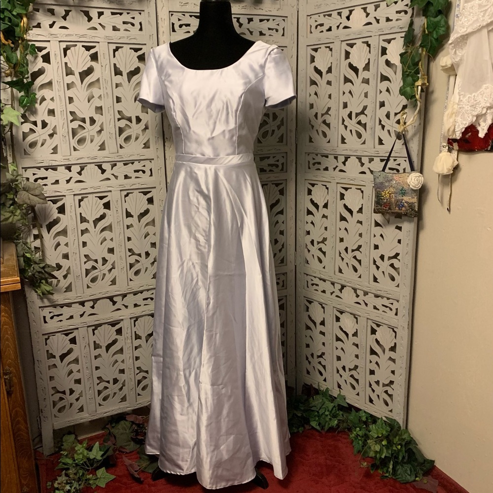ALFRED ANGELO SATINY SMOOTH LIGHT SILVER SHORT SLEEVE LONG FORMAL DRESS